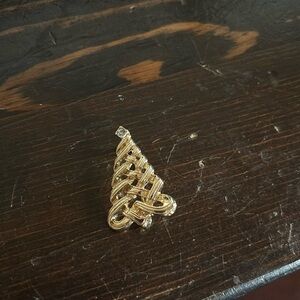 Small Christmas tree brooch